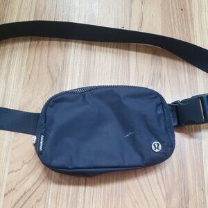 Navy Lululemon crossbody beltbag
